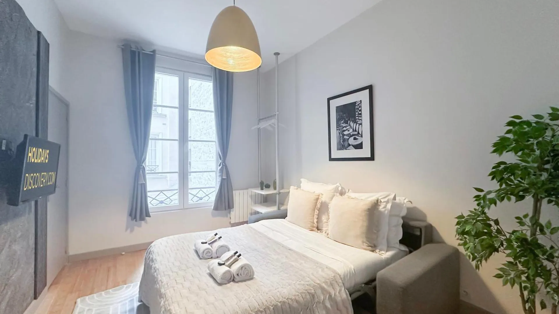 1630 - Best Deal Champs Elysees Olympic Games 2024 París Francia